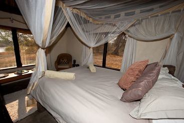 هتل Hippo Lodge