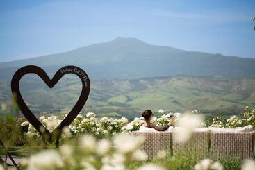 茅舍 Podere Val D Orcia  Tuscany Equestrian