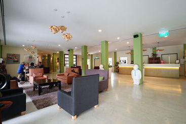 هتل Zen Rooms Changi Village