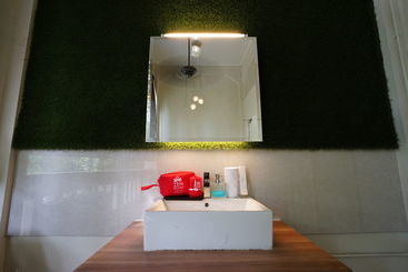 هتل Zen Rooms Changi Village