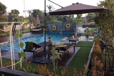 هتل Na Na Doo Homestay