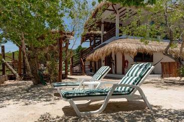 هتل La Casa Del Alux   Adults Only