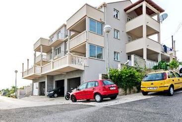 هتل Apartments Villa Dadic