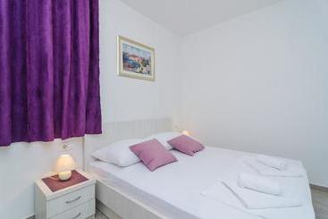 هتل Apartments Villa Dadic