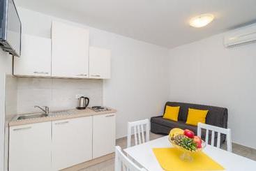 هتل Apartments Villa Dadic