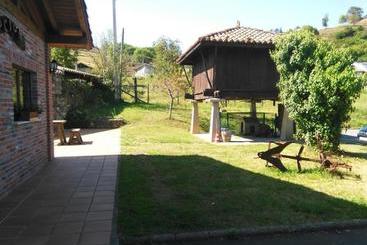 هتل Rural Posada Del Monasterio