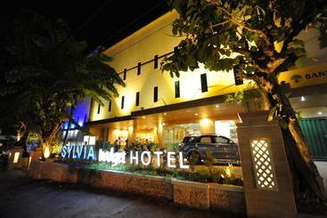 هتل Sylvia  Budget Kupang