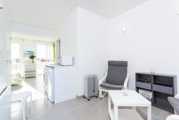 Yourhouse Monges Sea View Studio
