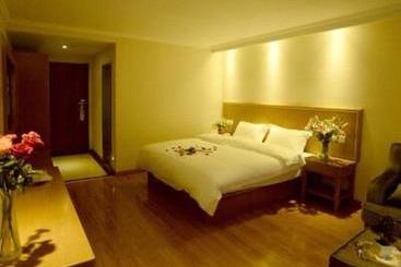 هتل Greentree Inn Yunnan Lijiang Qixing Street Express