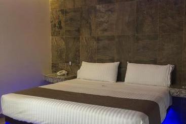 هتل Jard Inn Adult Only