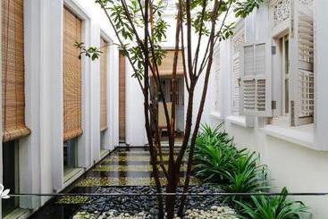 هتل Zen Premium Kampong Glam