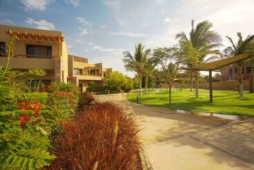 هتل Golden Tulip Sharma Resort