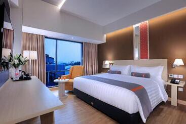 בית מלון כפרי Harper Palembang By Aston