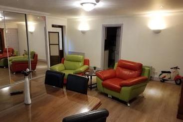 پانسیون Archways Lodge