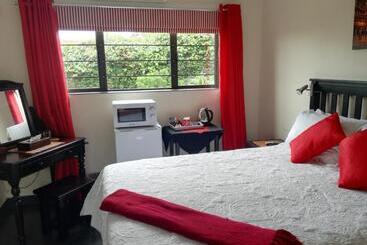 פנסיון Avalon Guest House