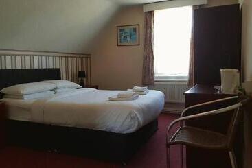 پانسیون The Langtry