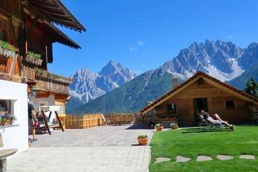 هتل Glinzhof Mountain Natur Resort Agriturismo