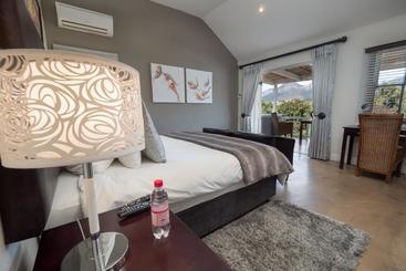 پانسیون Plumwood Boutique Hotel By The Living Journey Collection