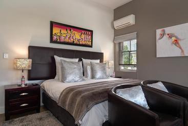 پانسیون Plumwood Boutique Hotel By The Living Journey Collection
