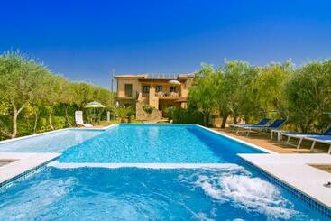 هتل آپارتمان Villa Ambrosia