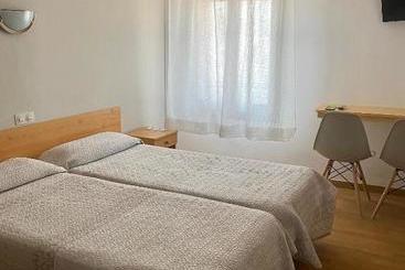 پانسیون Hostal L'estació