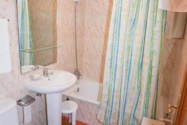 پانسیون Hostal Miguel Y Juani