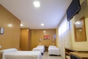 پانسیون Hostal Acueducto Los Milagros