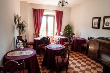پانسیون Hostal Puerta Medina