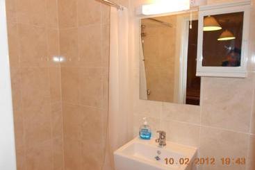 پانسیون Acorn Lodge Guest House