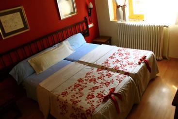 پانسیون Hostal Escartín