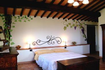 هتل Agriturismo Casale Delle Lucrezie