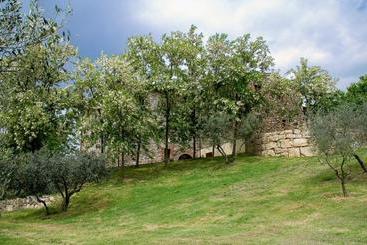 هتل Agriturismo Casale Delle Lucrezie