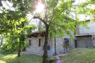 هتل Agriturismo Casale Delle Lucrezie