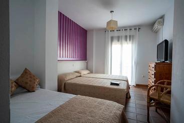 پانسیون Hostal Plaza De Italia