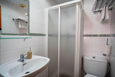 پانسیون Hostal Plaza De Italia