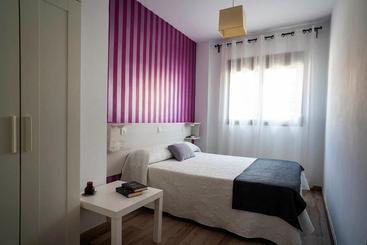 پانسیون Hostal Plaza De Italia