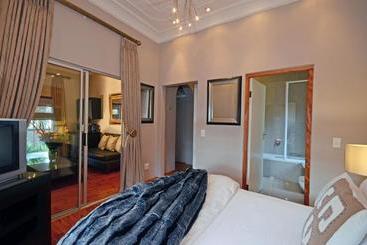 پانسیون Saffron Guest House