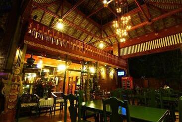 هاستل Irawadee Resort