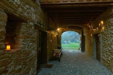 هتل Agriturismo Cervano