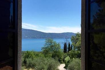 هتل Agriturismo Cervano