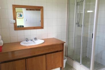 هتل Sunflowers Animal Farm & Farmstay