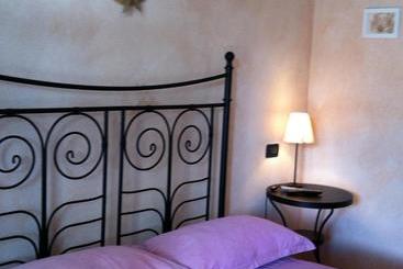 هتل Agriturismo La Rocca Di Perti