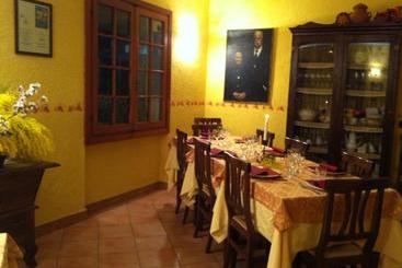 هتل Agriturismo La Rocca Di Perti