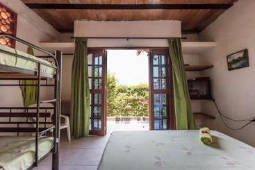 پانسیون Casa Tara