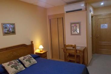 پانسیون Hostal Mirador De Avila