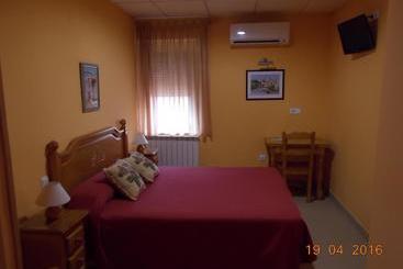 پانسیون Hostal Mirador De Avila