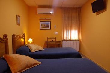 پانسیون Hostal Mirador De Avila