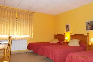 پانسیون Hostal Mirador De Avila
