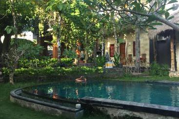 پانسیون Satria Bungalow
