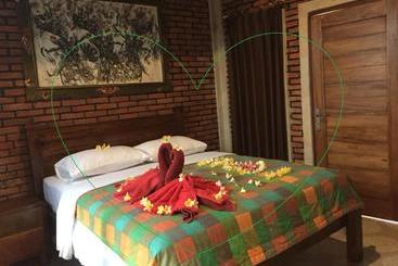 پانسیون Satria Bungalow